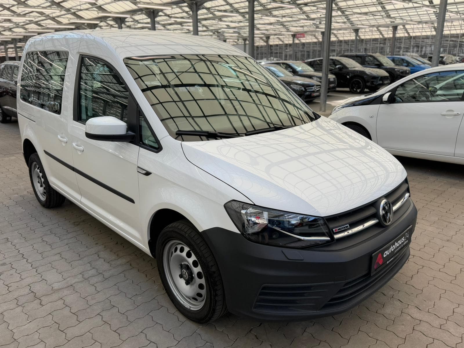 Volkswagen Caddy Kleinbus / Van VOLKSWAGEN Caddy 2,0-l-TDI 90kW BMT 4MOTION Trendline Kasten-Lieferwagen #1