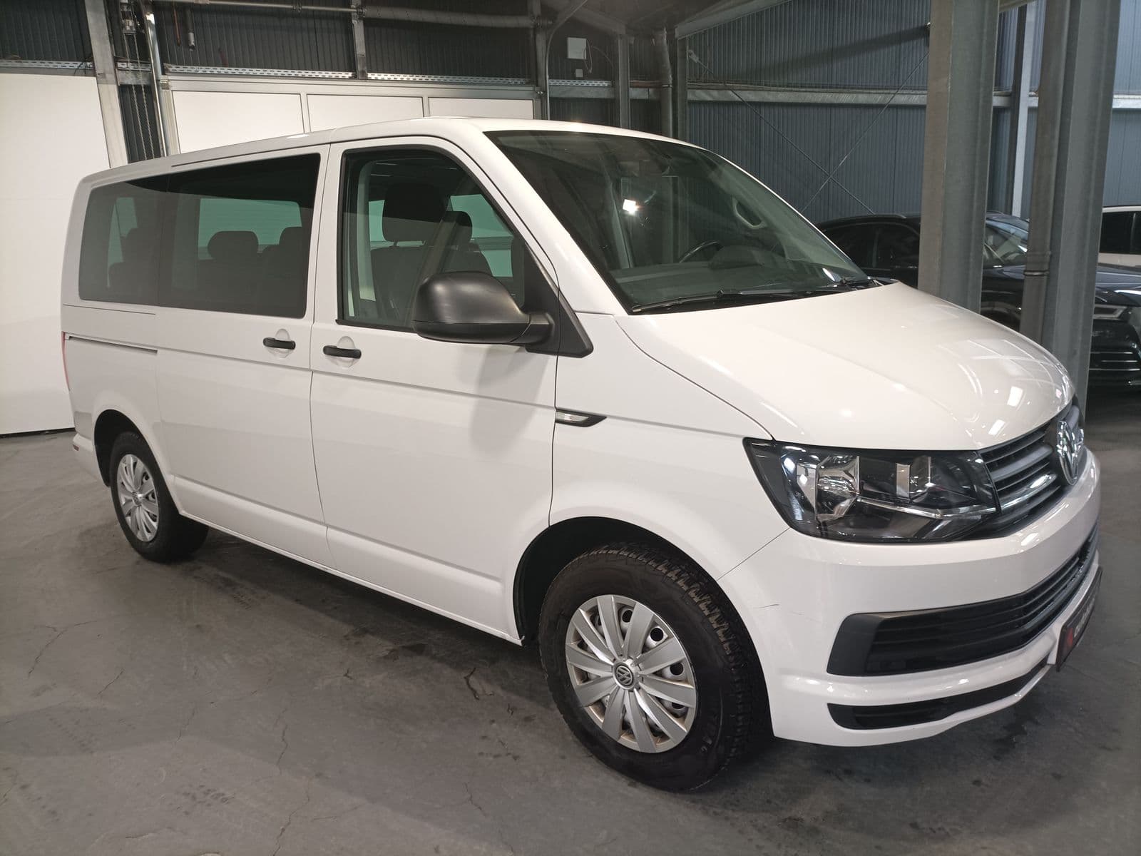 Volkswagen Multivan Kleinbus / Van VOLKSWAGEN Multivan 2,0 TDI 110kW BMT DSG Trendline Bus #1