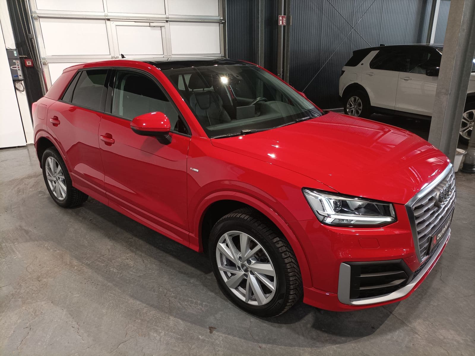 Audi Q2 SUV / Crossover / Geländewagen AUDI Q2 30 TDI S tronic Sports Utility Vehicle