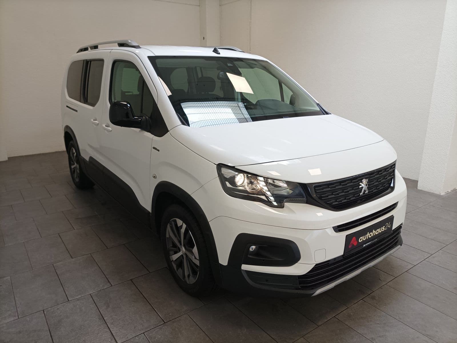 Peugeot Rifter Kleinbus / Van PEUGEOT Rifter PureTech 130 EAT8 Allure L2 Kompaktvan #1