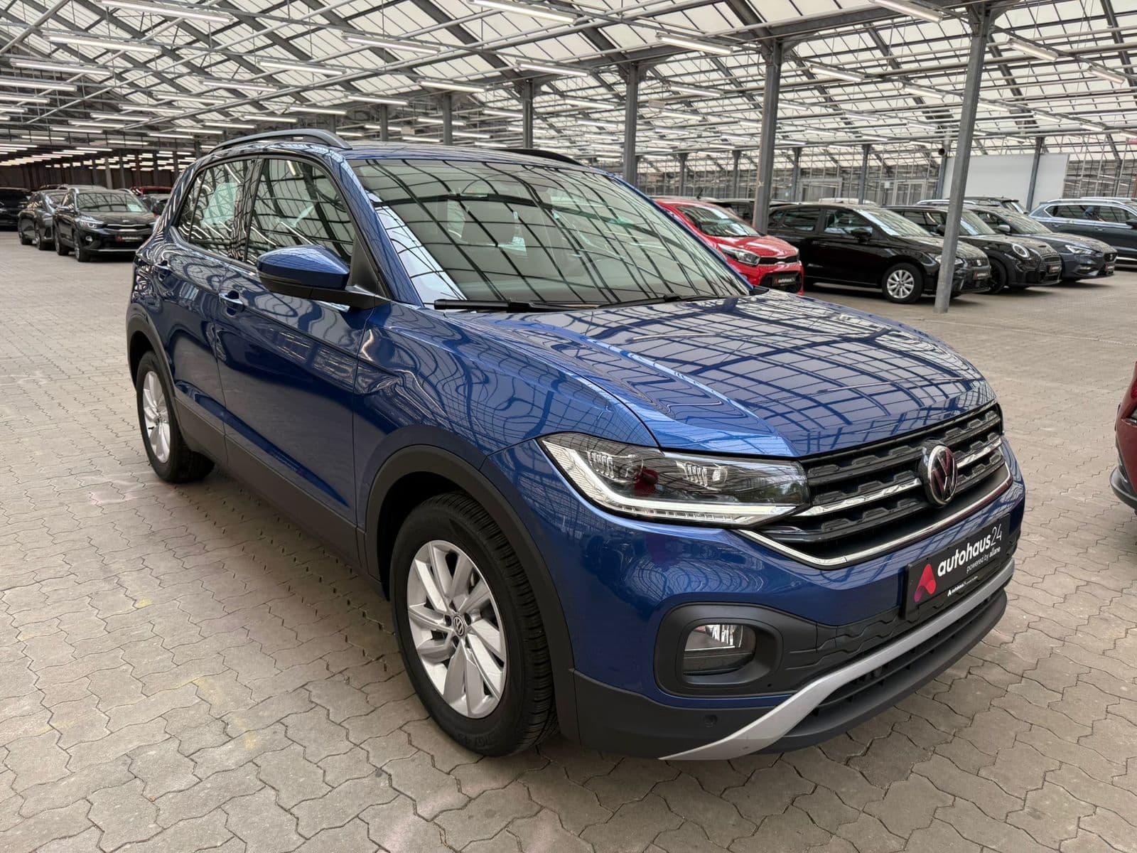 Volkswagen T-Cross SUV / Crossover / Geländewagen VOLKSWAGEN T-Cross 1.6 TDI SCR Life Sports Utility Vehicle #1