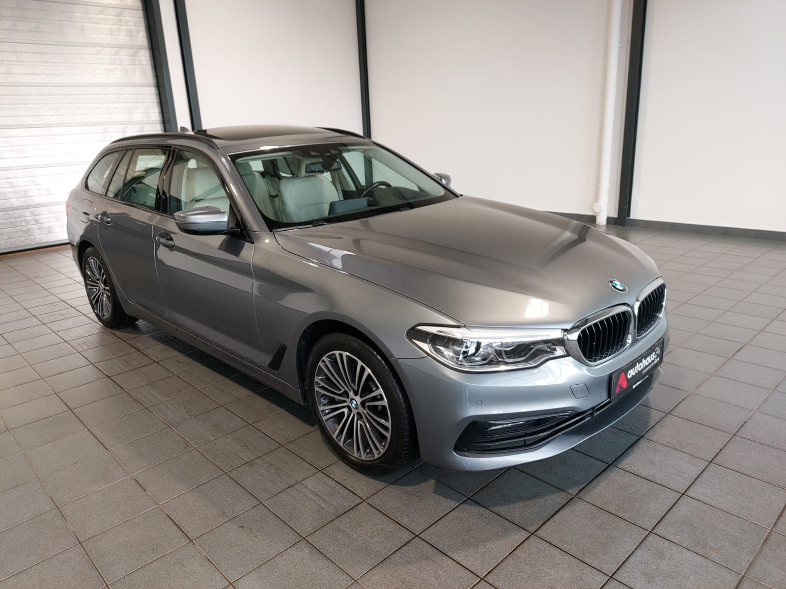 BMW 5er-Reihe Kombi BMW 5er-Reihe 530d Touring A Kombi #1