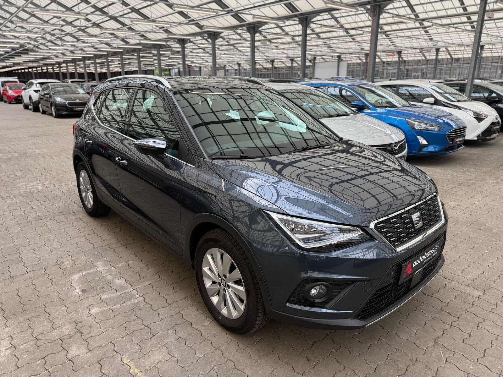 SEAT Arona SUV / Crossover / Geländewagen SEAT Arona 1.0 TSI Start&Stop 85kW XCELLENCE DSG Sports Utility Vehicle