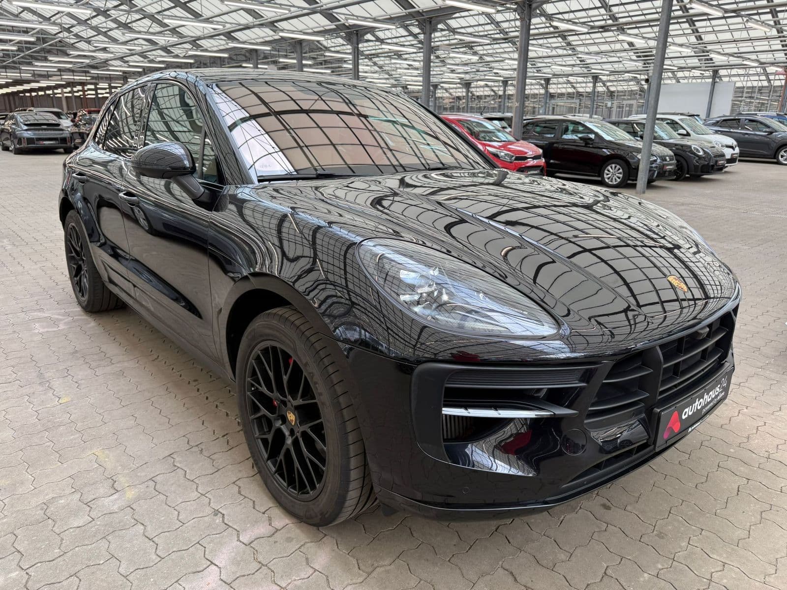 Porsche Macan SUV / Crossover / Geländewagen PORSCHE Macan GTS Sports Utility Vehicle #1