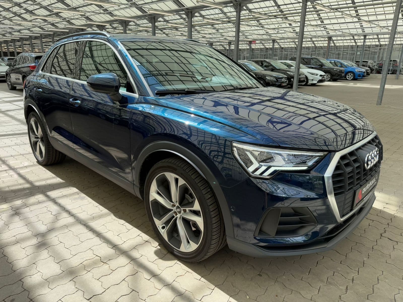 Audi Q3 SUV / Crossover / Geländewagen AUDI Q3 45 TFSI quattro S tronic Sports Utility Vehicle #1