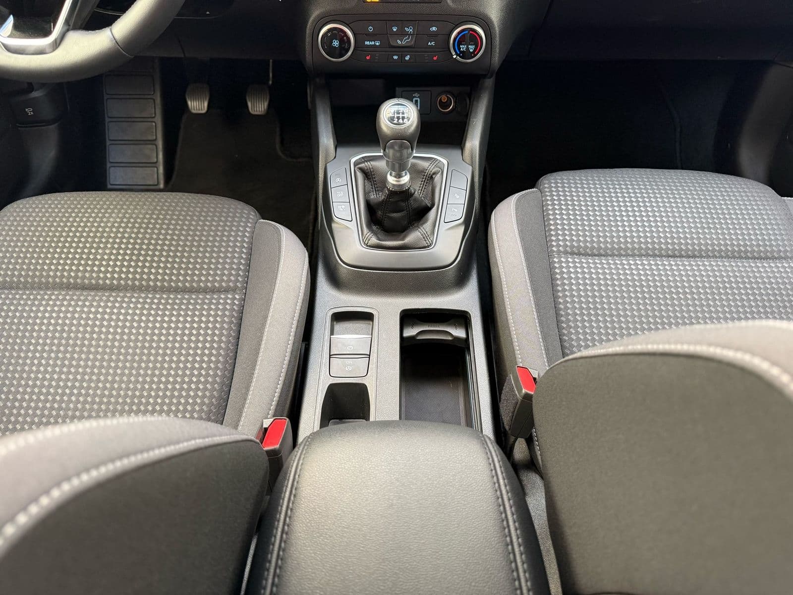 Ford Focus Kombi Focus 1.5 EcoBlue Cool&Connect (EURO 6d-Temp) #14
