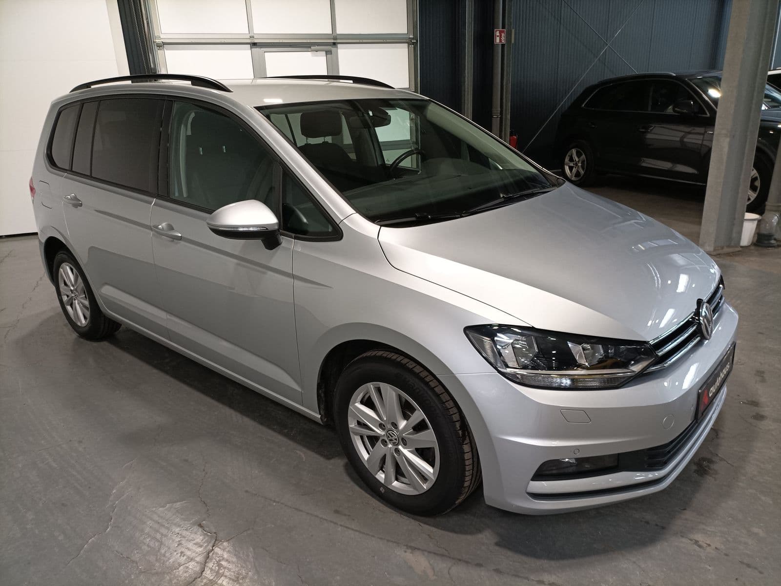 Volkswagen Touran Kleinbus / Van VOLKSWAGEN Touran 2.0 TDI SCR 85kW DSG Comfortline Kompaktvan #1