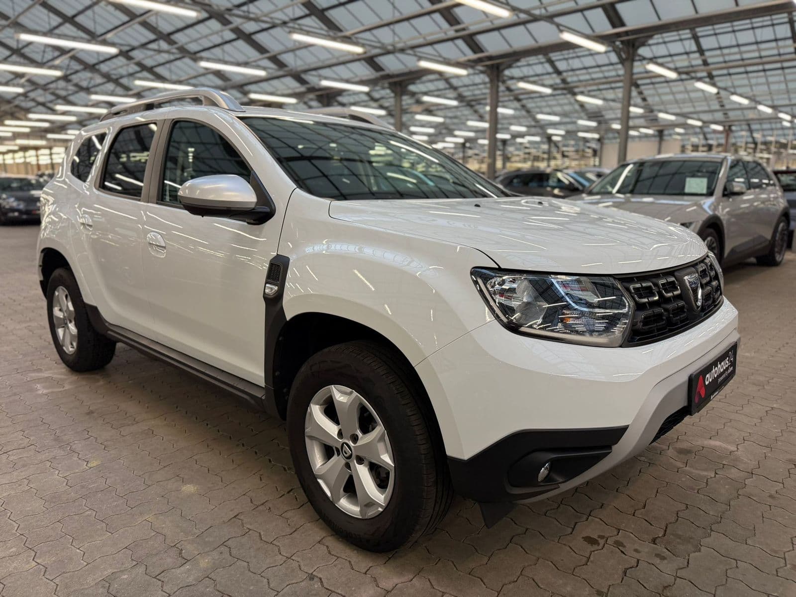 Dacia Duster SUV / Crossover / Geländewagen DACIA Duster TCe 100 2WD Comfort Sports Utility Vehicle #1
