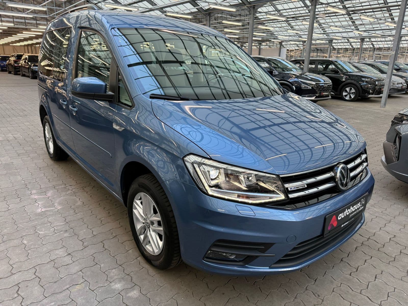 Volkswagen Caddy Kleinbus / Van VOLKSWAGEN Caddy 1,4TGI BlueMotion Comfortline 5-S Kompaktvan #1