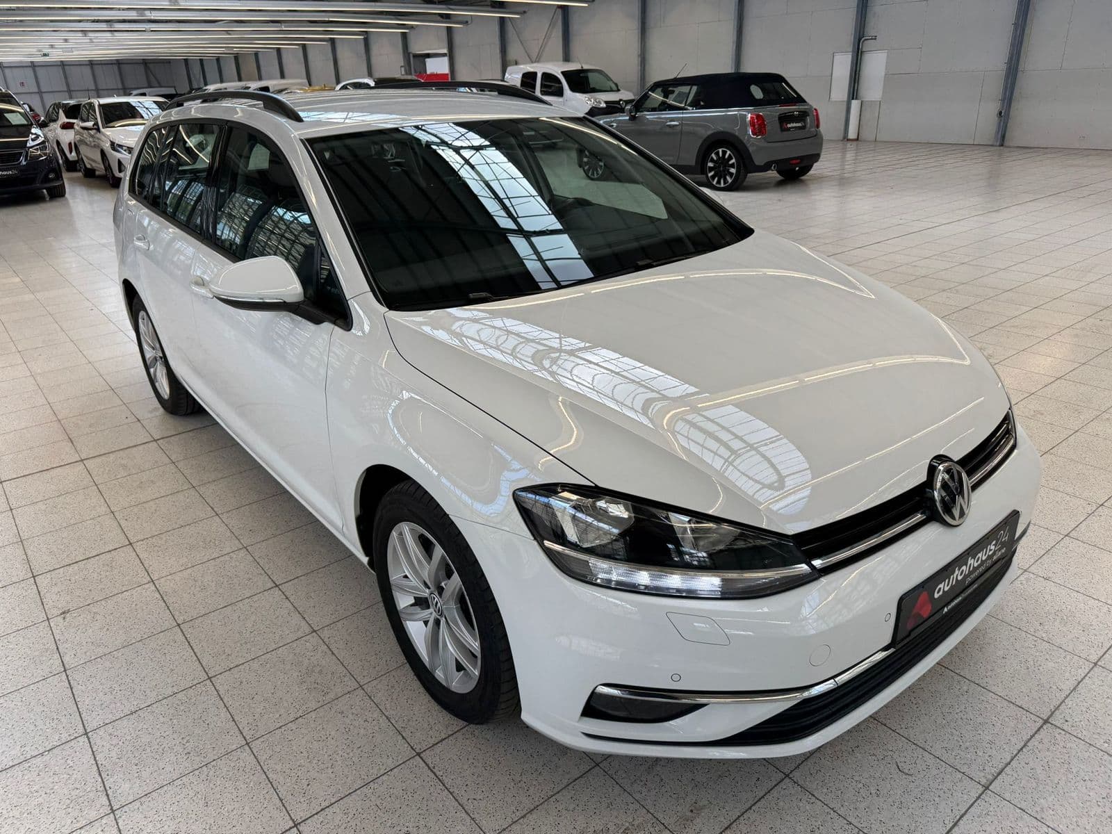 Volkswagen Golf Kombi VOLKSWAGEN Golf 1.6 TDI SCR Comfortline Variant Kombi #1