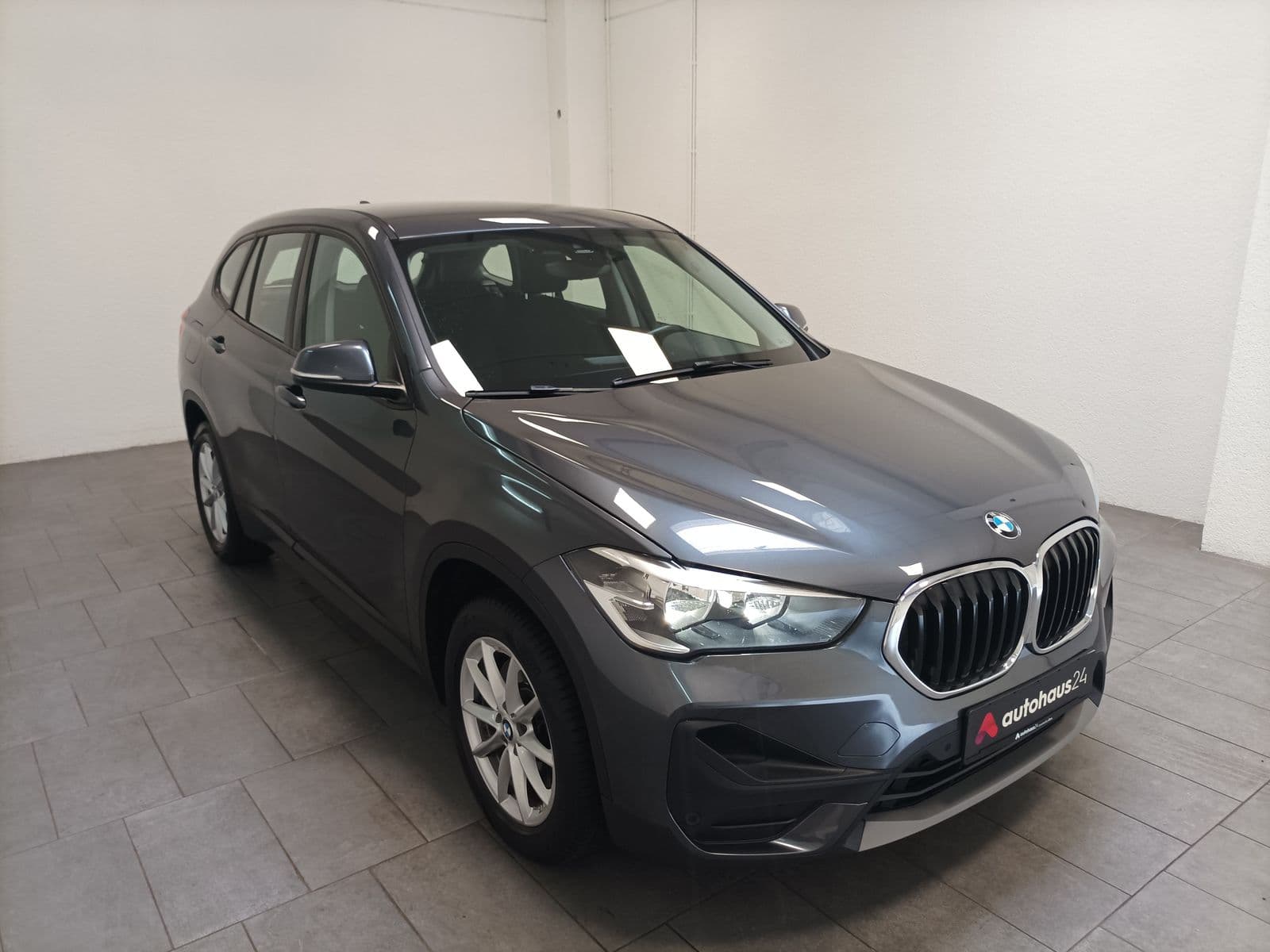 BMW X1 SUV / Crossover / Geländewagen BMW X1 sDrive20i Steptronic DCT Sports Utility Vehicle #1