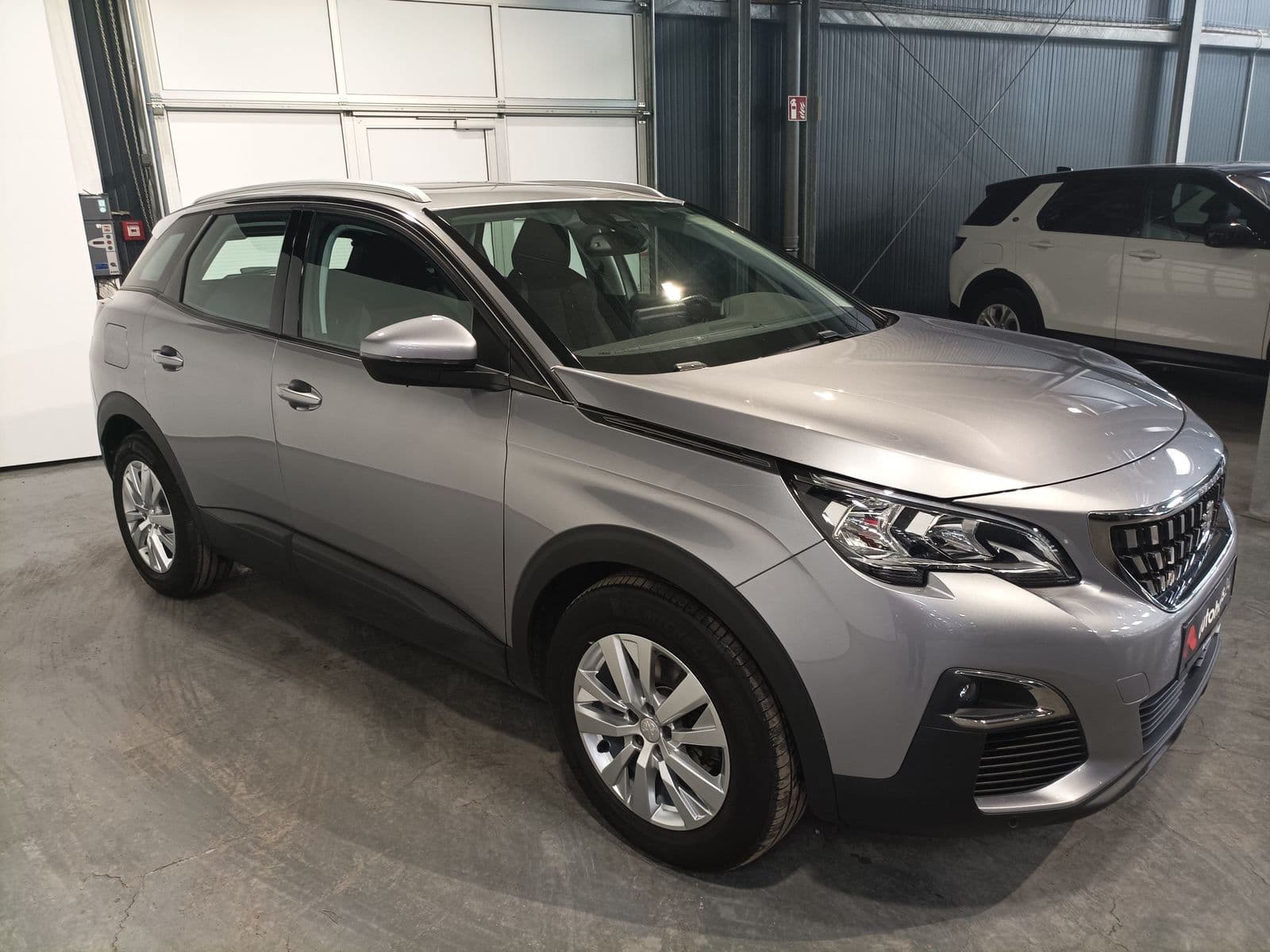 Peugeot 3008 SUV / Crossover / Geländewagen PEUGEOT 3008 1.5 BlueHDi 130 EAT8 Active Business Sports Utility Vehicle #1