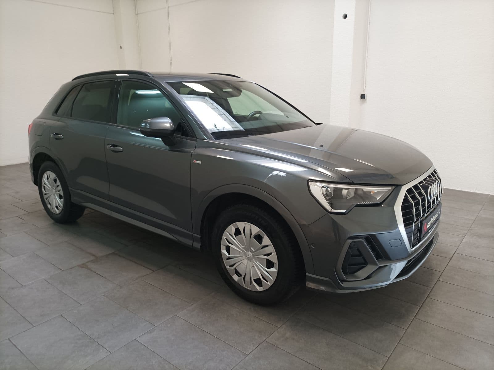 Audi Q3 SUV / Crossover / Geländewagen AUDI Q3 35 TFSI S tronic S line Sports Utility Vehicle