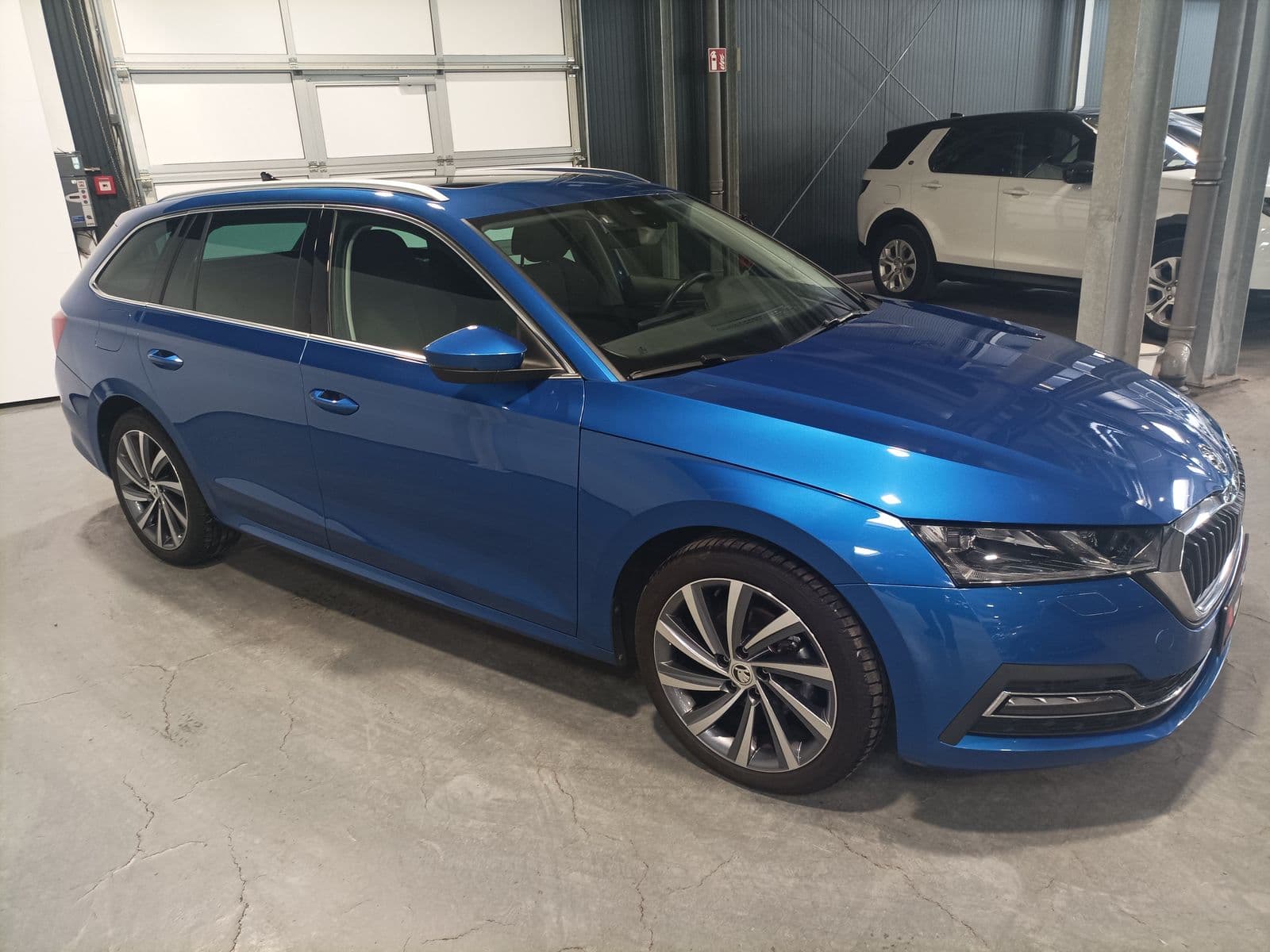 ŠKODA Octavia Kombi SKODA Octavia 2.0 TDI SCR 110kW DSG FIRST EDIT. COMBI Kombi #1