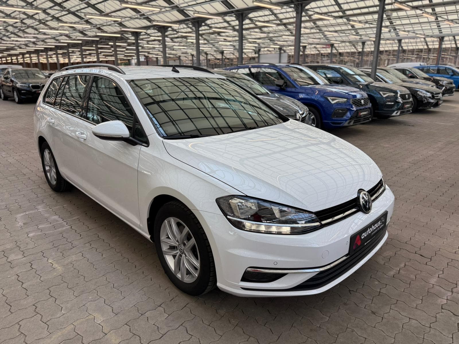 Volkswagen Golf Kombi VOLKSWAGEN Golf 1.6 TDI SCR Comfortline Variant Kombi #1
