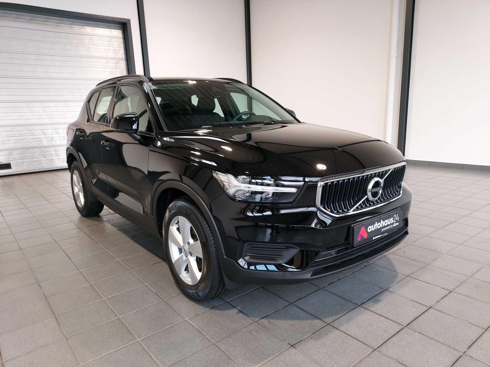 Volvo XC40 SUV / Crossover / Geländewagen VOLVO XC40 T3 Momentum Core Sports Utility Vehicle