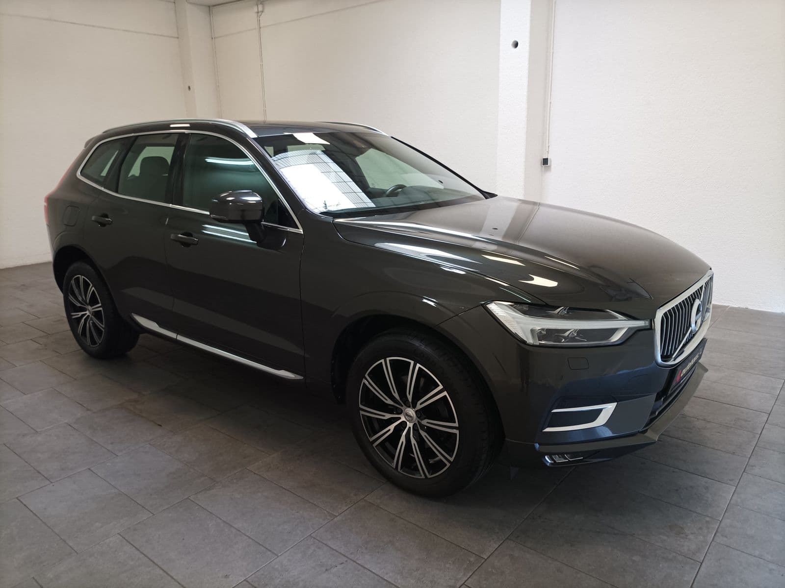 Volvo XC60 SUV / Crossover / Geländewagen VOLVO XC60 D4 Inscription Geartronic Sports Utility Vehicle