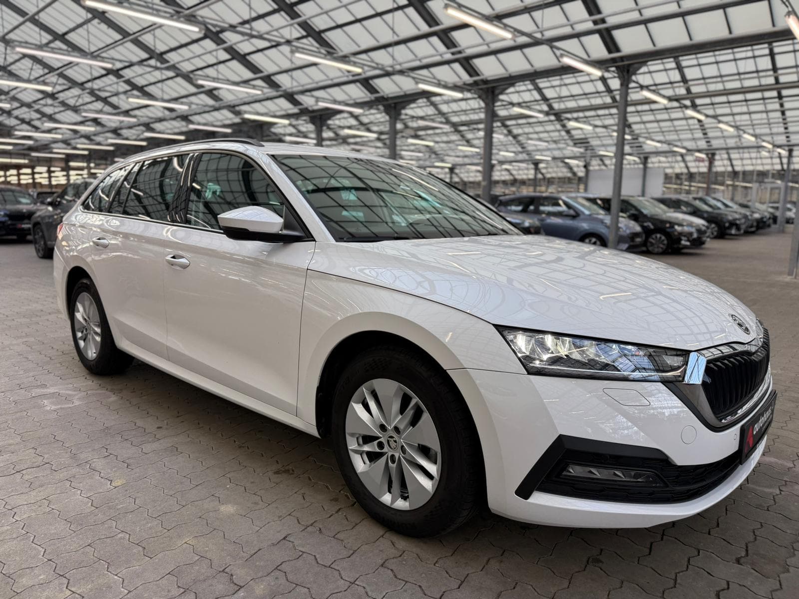 ŠKODA Octavia Kombi SKODA Octavia 2.0 TDI SCR 85kW AMBITION COMBI Kombi #1