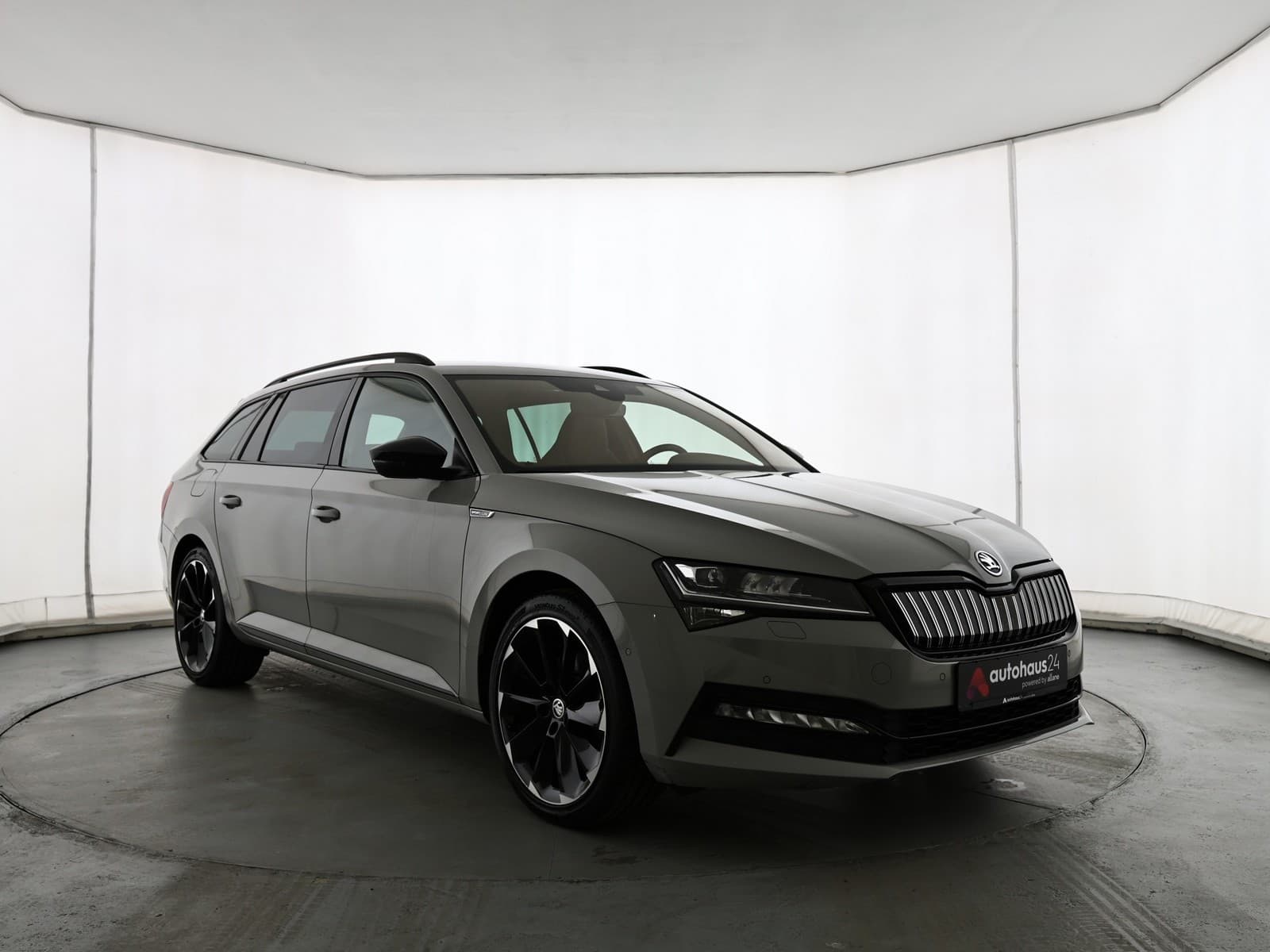 ŠKODA Superb Kombi SKODA Superb 1.4 TSI iV DSG SPORTLINE COMBI Kombi #1