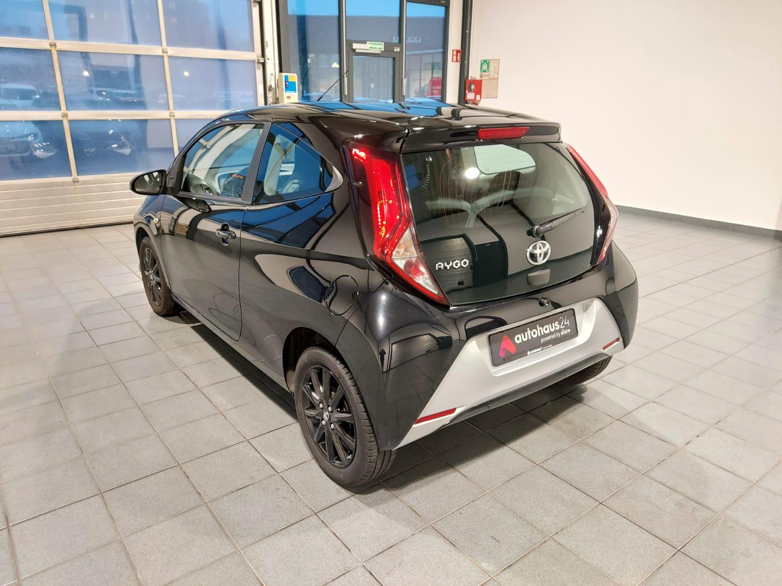 Toyota Aygo Kleinwagen Aygo 1.0 x-play  (EURO 6d-TEMP)