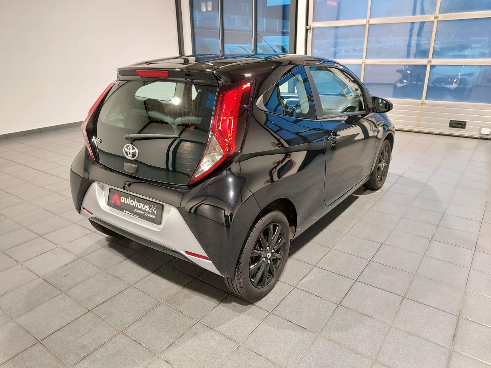 Toyota Aygo Kleinwagen Aygo 1.0 x-play  (EURO 6d-TEMP)