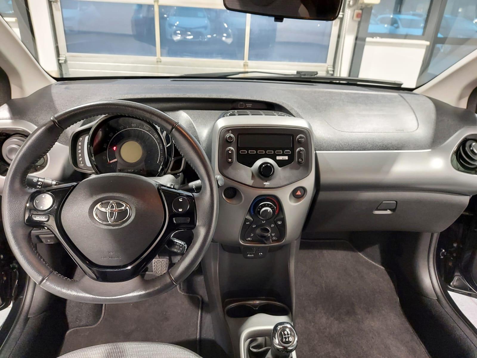 Toyota Aygo Kleinwagen Aygo 1.0 x-play  (EURO 6d-TEMP)