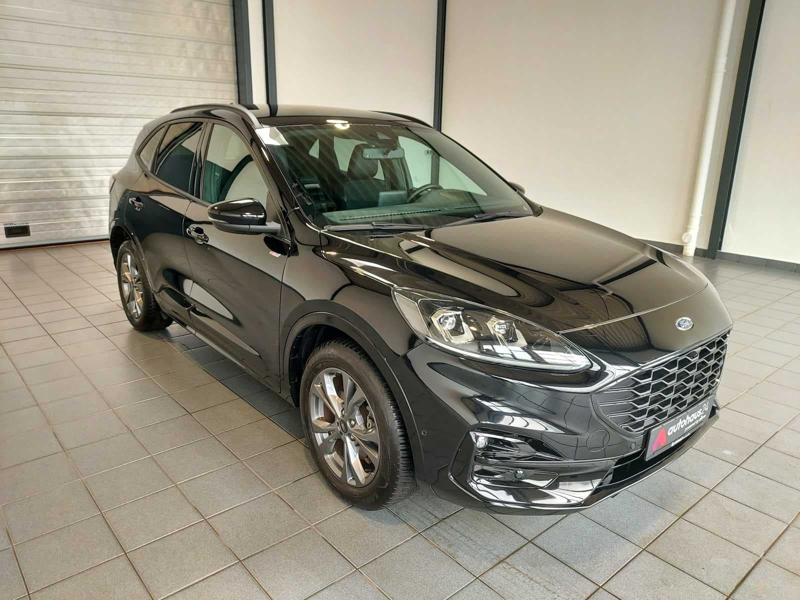 Ford Kuga SUV / Crossover / Geländewagen FORD Kuga 2.5 Duratec PHEV ST-Line X Sports Utility Vehicle #1