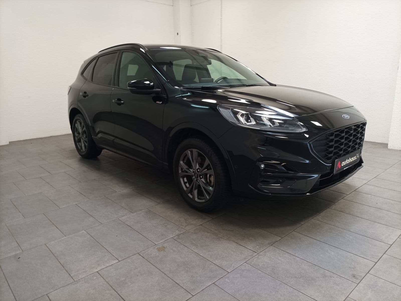 Ford Kuga SUV / Crossover / Geländewagen FORD Kuga 2.5 Duratec PHEV ST-Line X Sports Utility Vehicle #1
