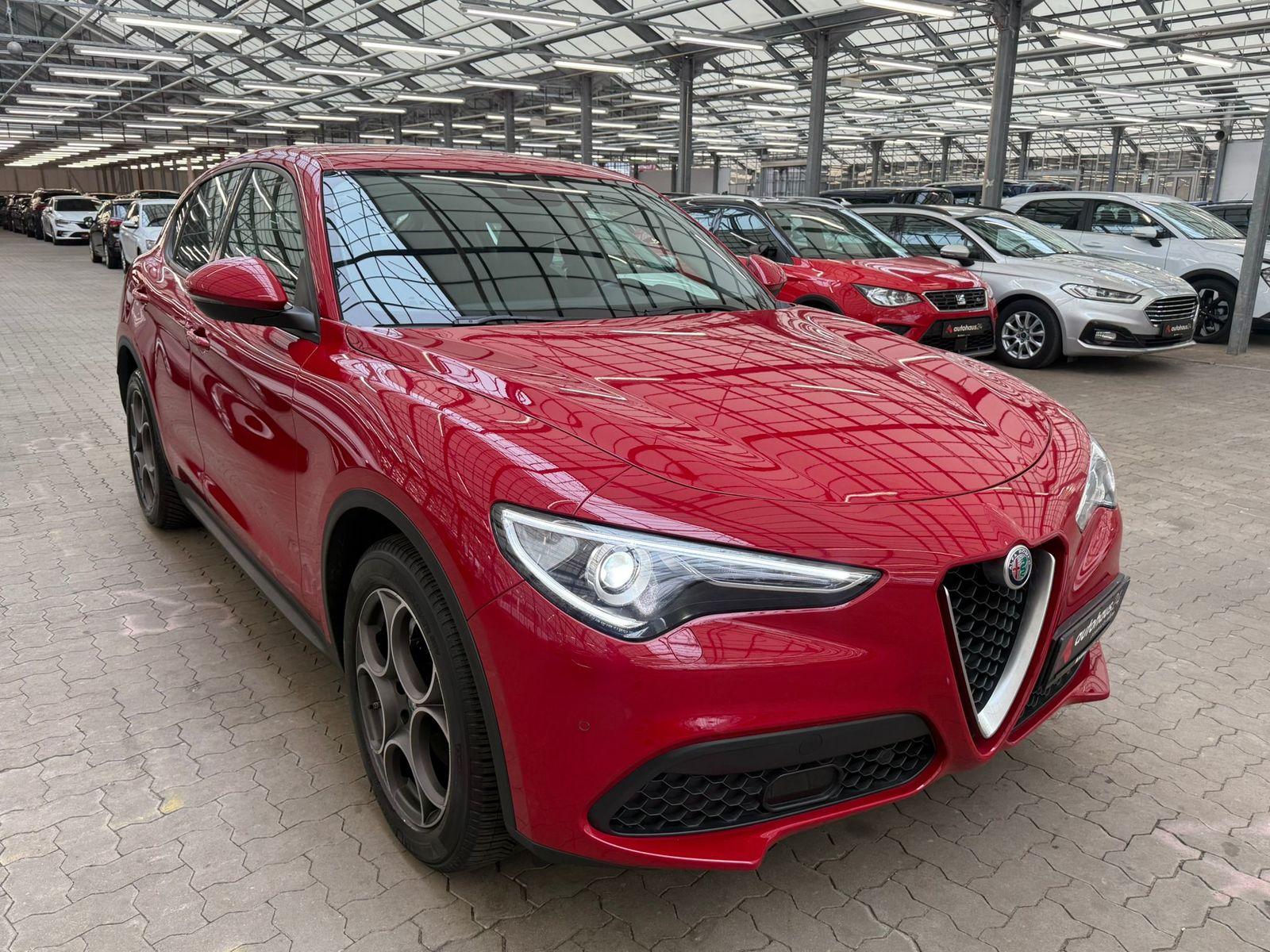 Alfa Romeo Stelvio SUV / Crossover / Geländewagen ALFA ROMEO Stelvio 2.2 Diesel 16V 140kW Business AT8-Q4 Sports Utility Vehicle