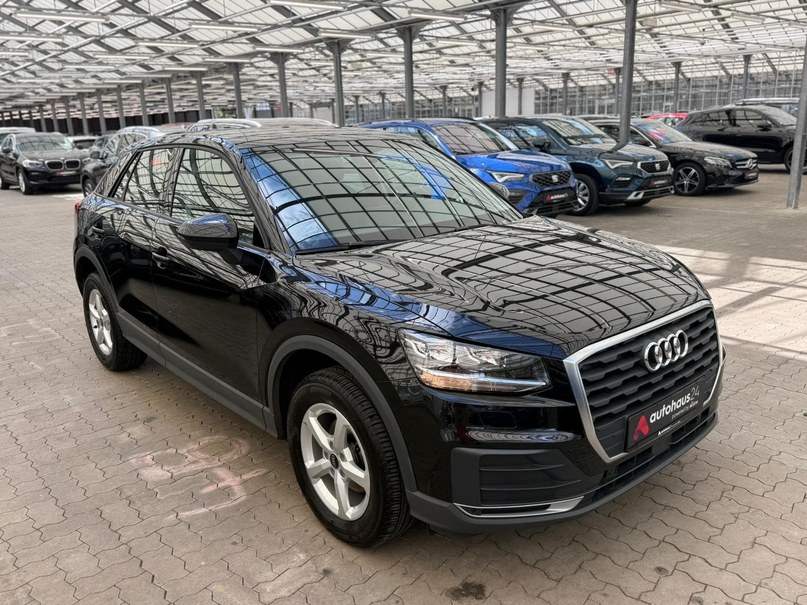 Audi Q2 SUV / Crossover / Geländewagen AUDI Q2 30 TDI S tronic Sports Utility Vehicle #1