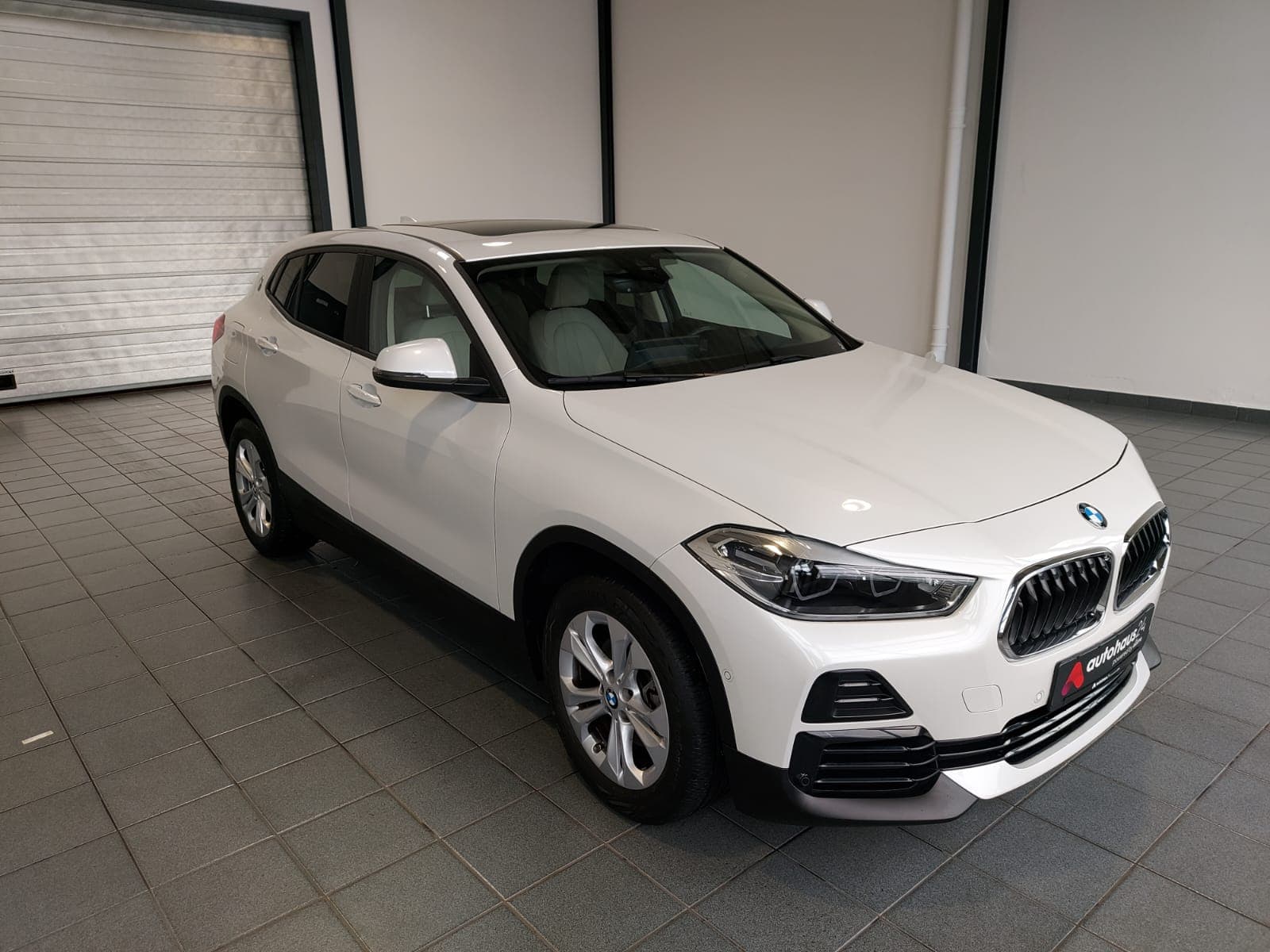 BMW X2 SUV / Crossover / Geländewagen BMW X2 sDrive18i Sports Utility Vehicle #1
