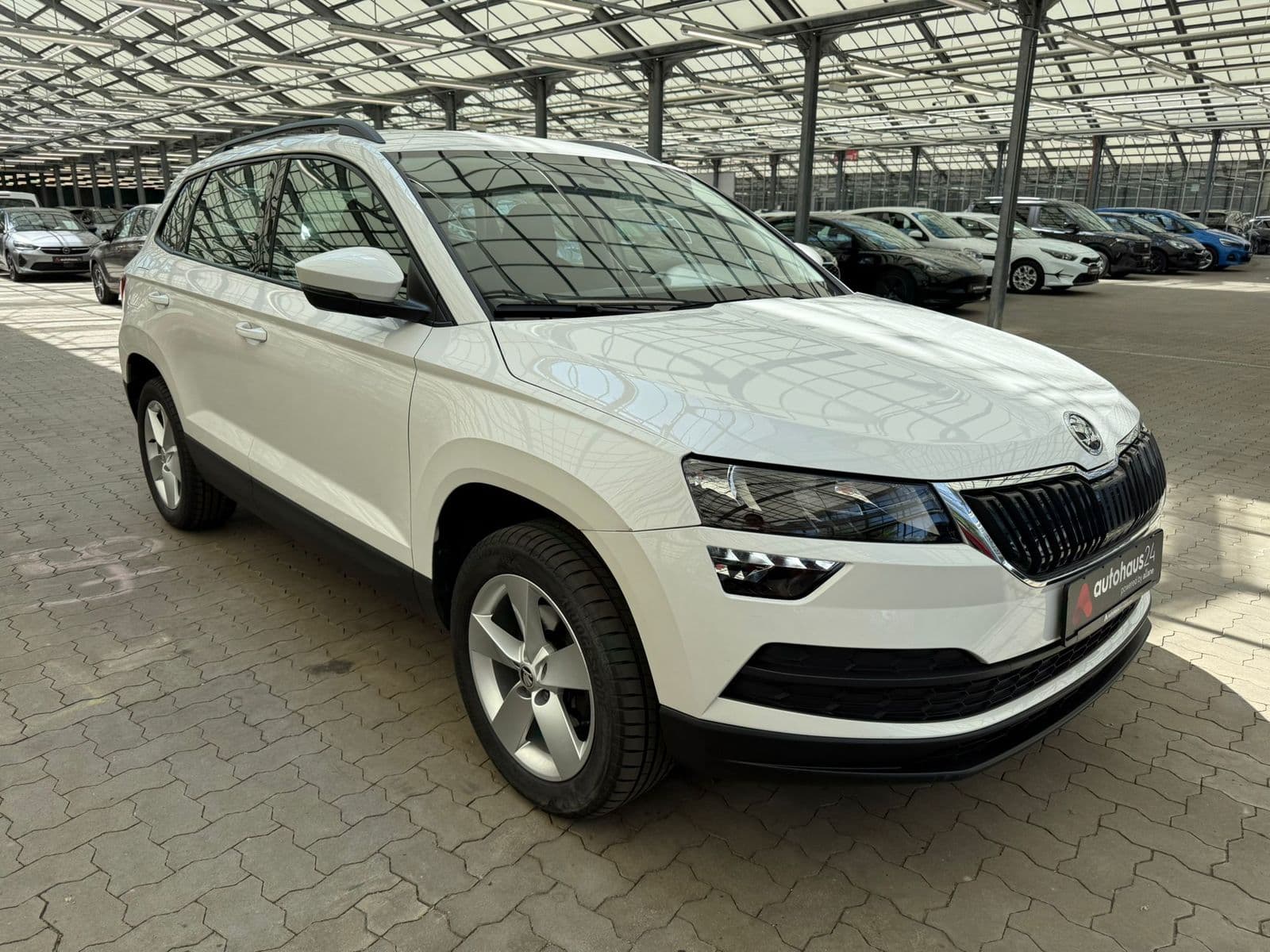 ŠKODA Karoq SUV / Crossover / Geländewagen SKODA Karoq 1.0 TSI AMBITION Sports Utility Vehicle #1