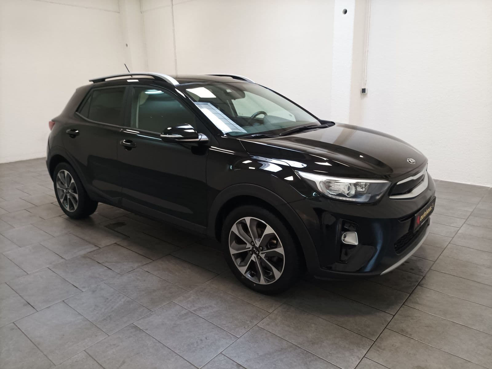 Kia Stonic SUV / Crossover / Geländewagen KIA Stonic 1.0 T-GDI 100 Vision Sports Utility Vehicle #1