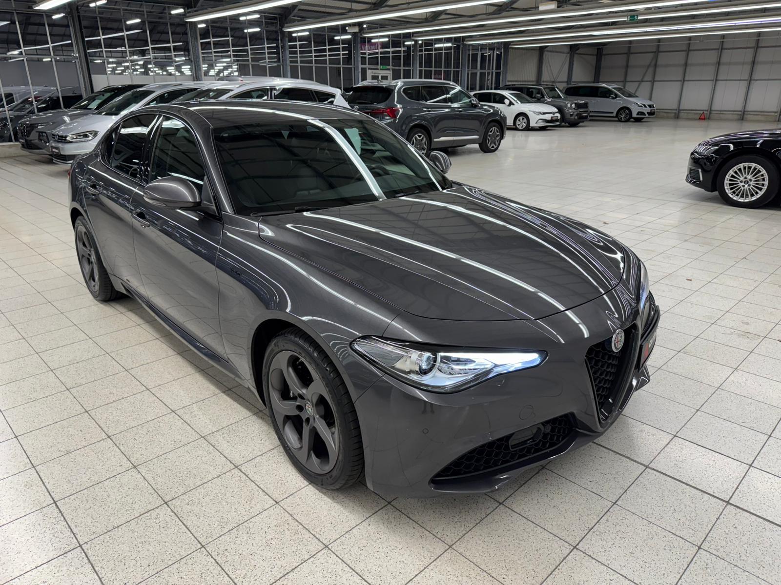 Alfa Romeo Giulia Limousine ALFA ROMEO Giulia 2.0 Turbo 16V 147kW AT8 Sprint Limousine