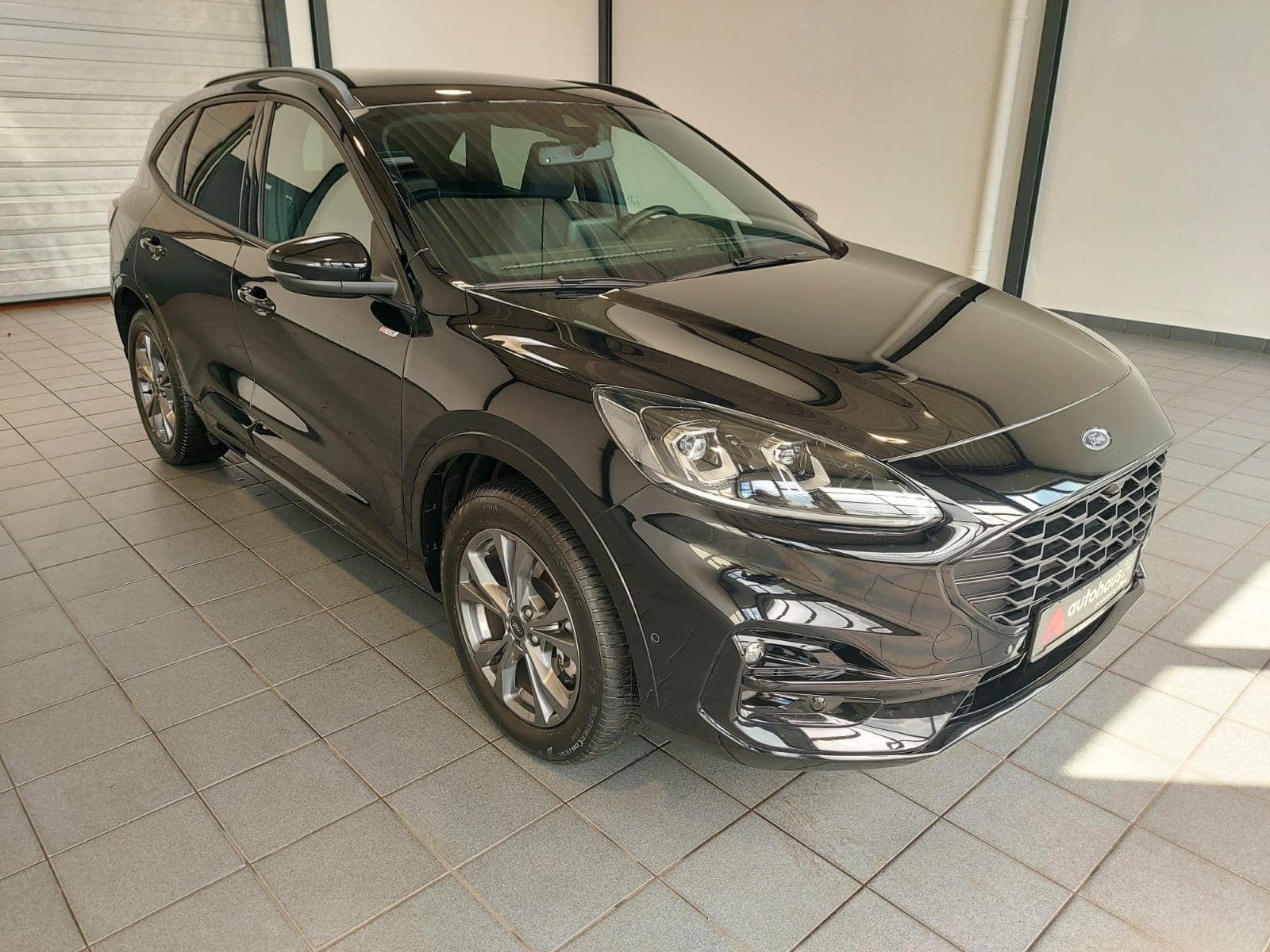 Ford Kuga SUV / Crossover / Geländewagen FORD Kuga 2.5 Duratec PHEV ST-Line Sports Utility Vehicle #1