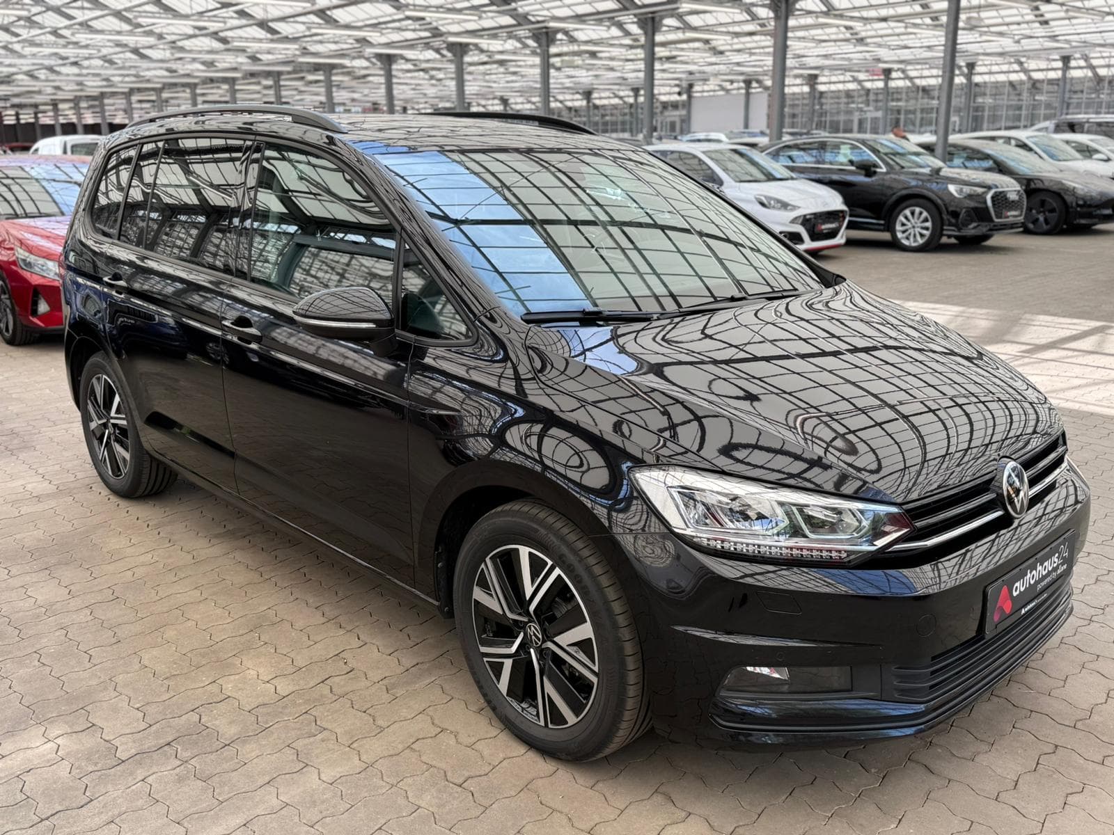 Volkswagen Touran Kleinbus / Van VOLKSWAGEN Touran 2.0 TDI SCR DSG Highline Kompaktvan #1