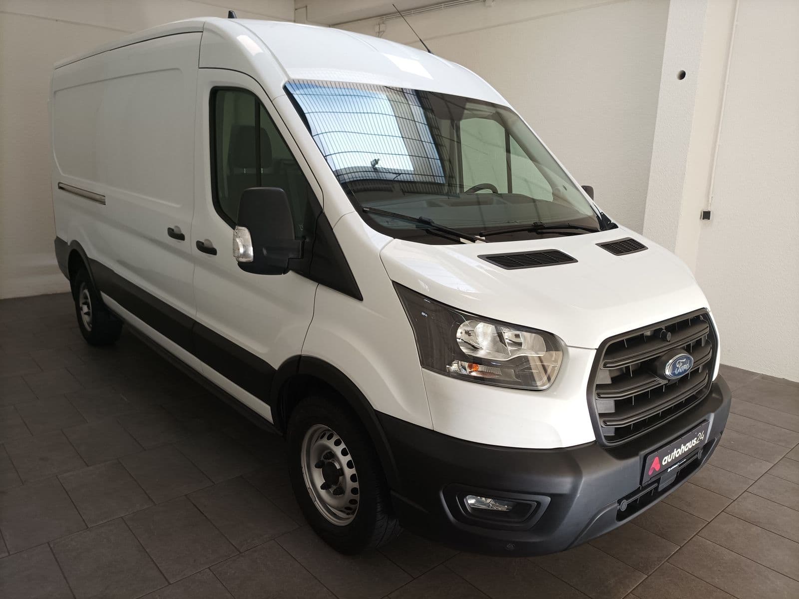 Ford Transit Transporter FORD Transit 350L3H2 2,0TDCi 96kW Front Basis Kastenwagen #1