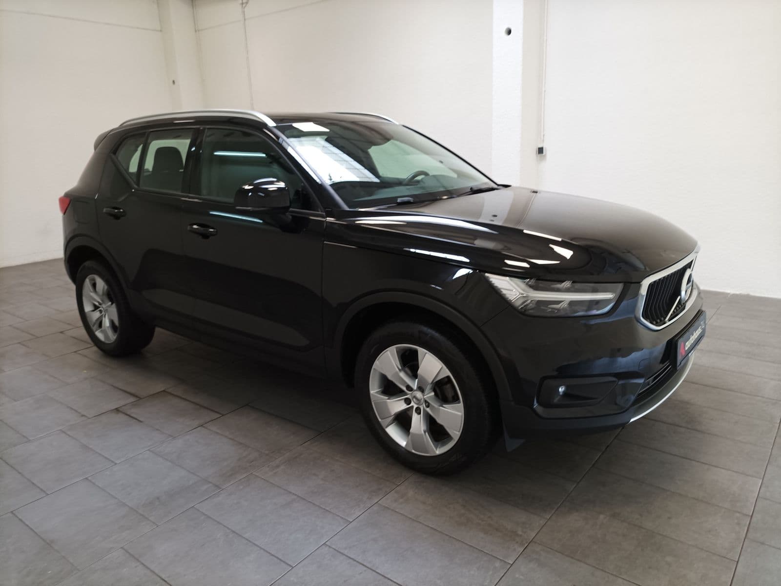 Volvo XC40 SUV / Crossover / Geländewagen VOLVO XC40 T3 Momentum Pro Sports Utility Vehicle #1