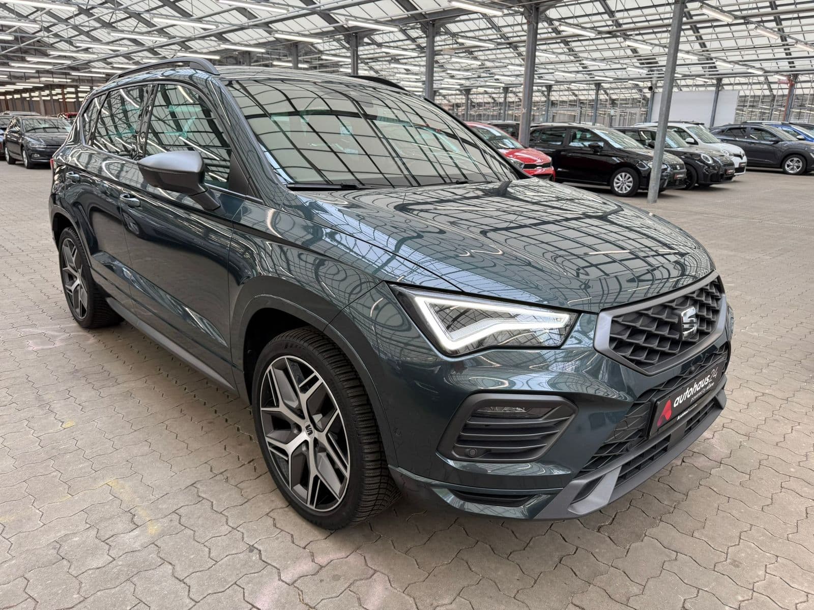 SEAT Ateca SUV / Crossover / Geländewagen SEAT Ateca 2.0 TSI 140kW FR 4Drive DSG Sports Utility Vehicle #1