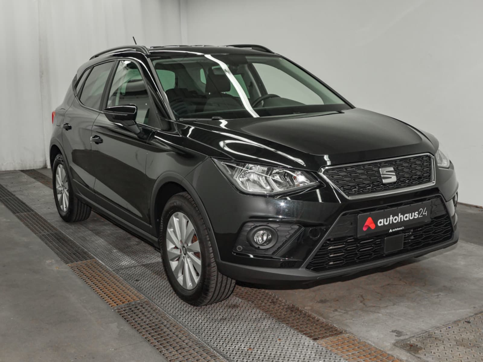SEAT Arona SUV / Crossover / Geländewagen SEAT Arona 1.0 TSI 85kW Style Sports Utility Vehicle #1