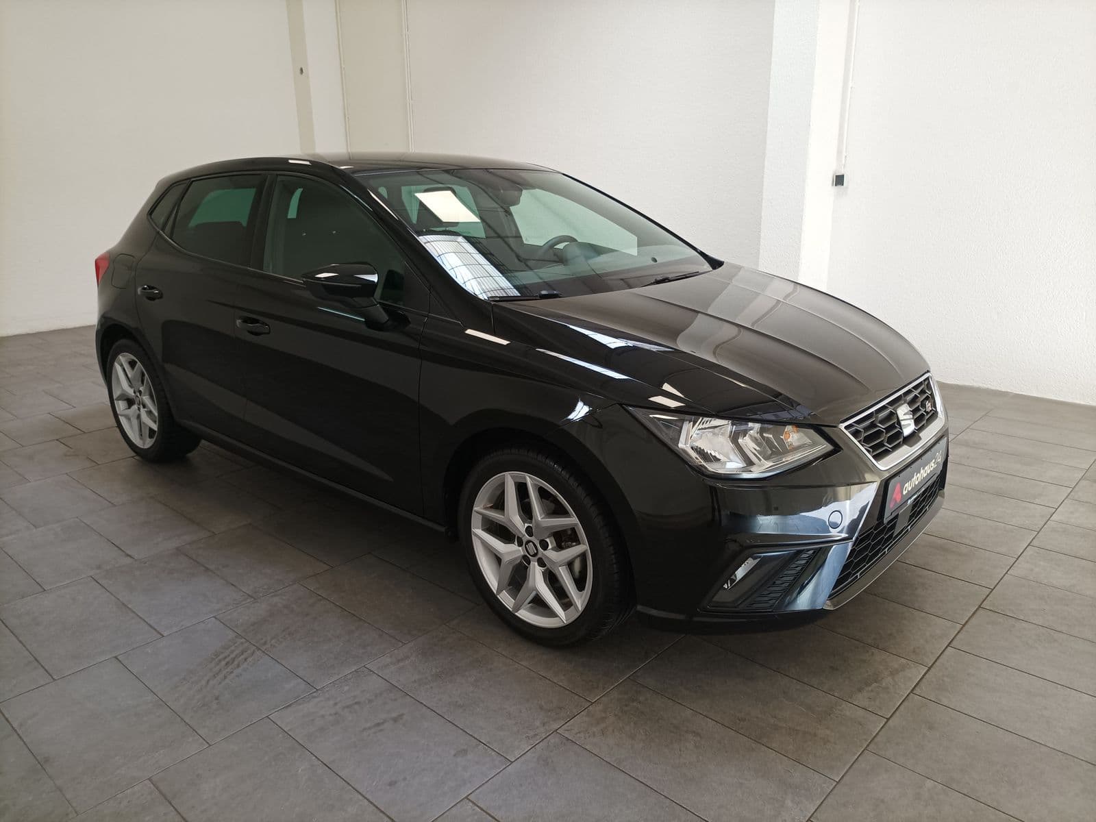 SEAT Ibiza Limousine SEAT Ibiza 1.0 TSI 85kW FR Schräghecklimousine #1