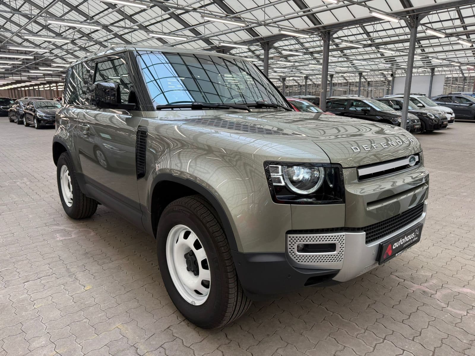 Land Rover Defender SUV / Crossover / Geländewagen LAND ROVER Defender 3.0 D200 MHEV 90 Sports Utility Vehicle #1