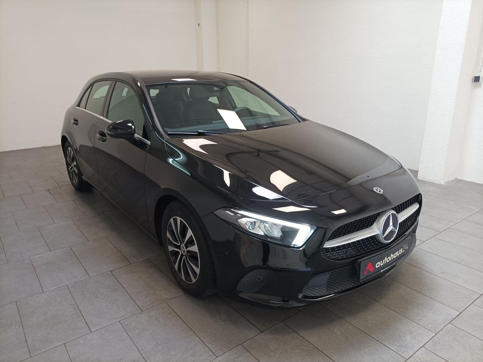 Mercedes-Benz A-Klasse Limousine MERCEDES A-Klasse A 180 Schräghecklimousine #1