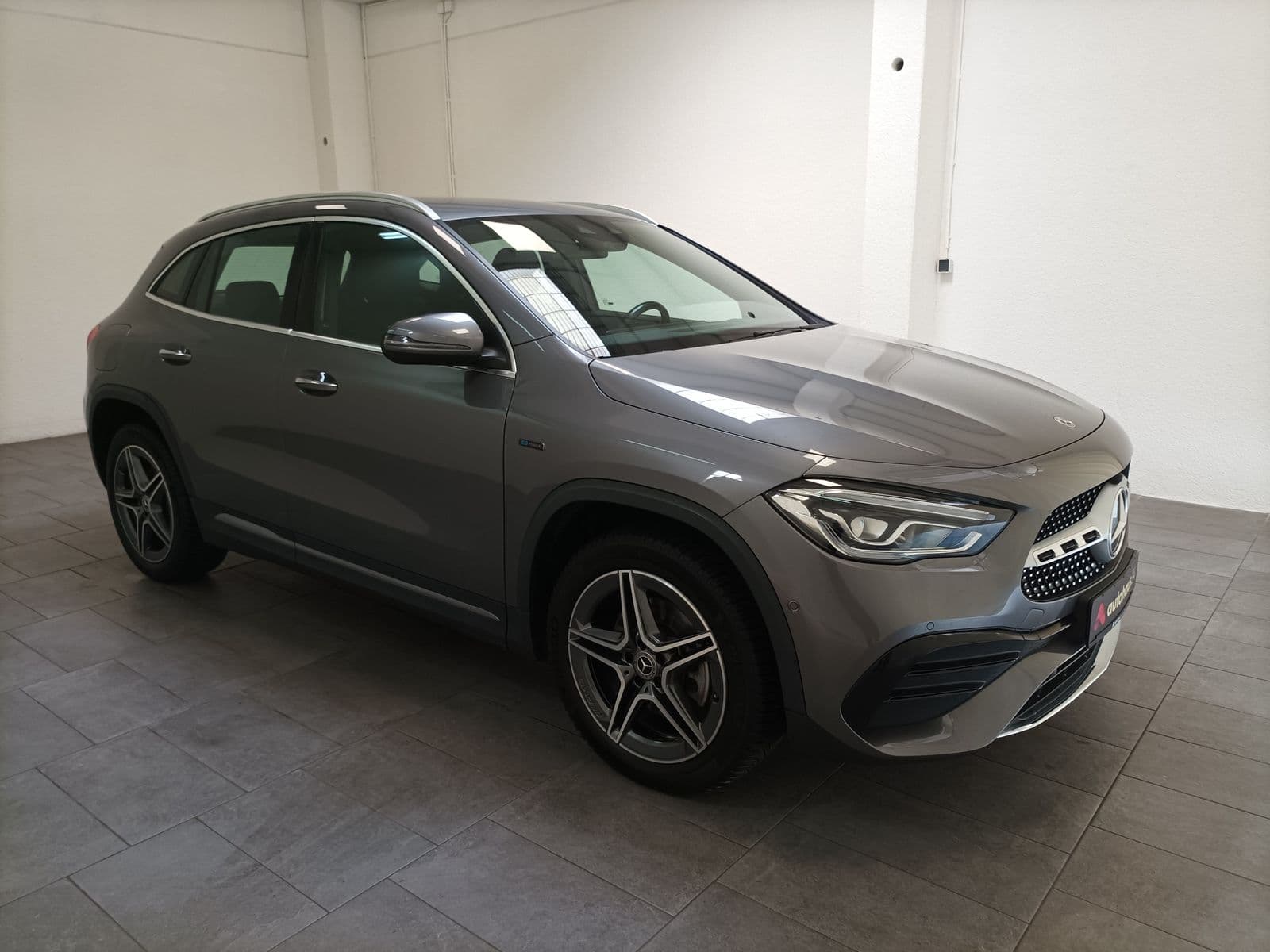 Mercedes-Benz GLA-Klasse SUV / Crossover / Geländewagen MERCEDES GLA GLA 250 e DCT Sports Utility Vehicle