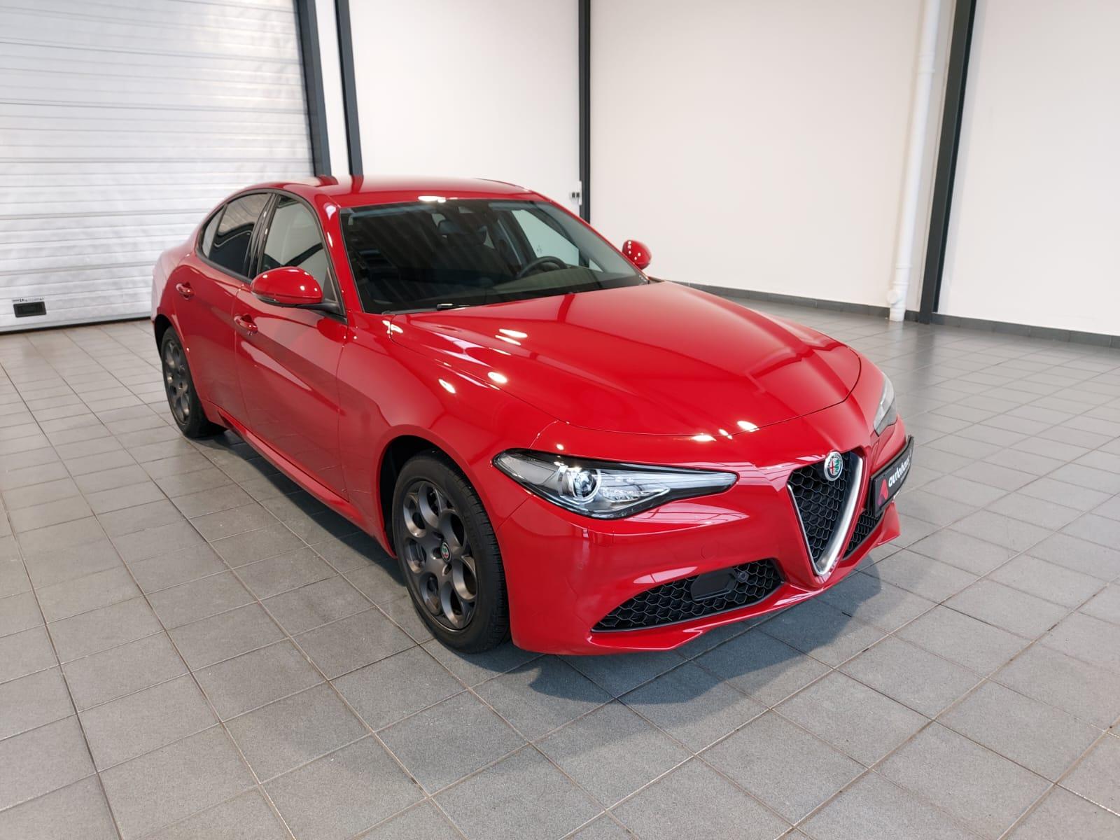 Alfa Romeo Giulia Limousine ALFA ROMEO Giulia 2.0 Turbo 16V 147kW AT8 Business Limousine