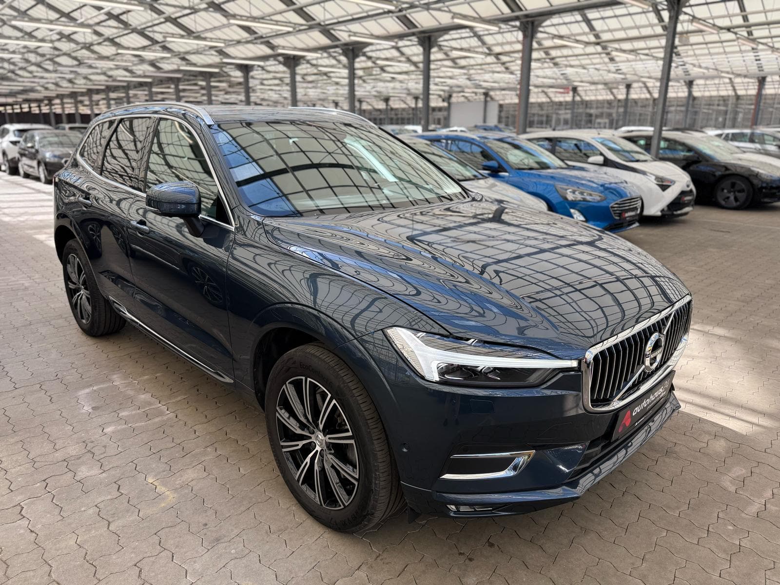 Volvo XC60 SUV / Crossover / Geländewagen VOLVO XC60 B4 D AWD Inscription Geartronic Sports Utility Vehicle