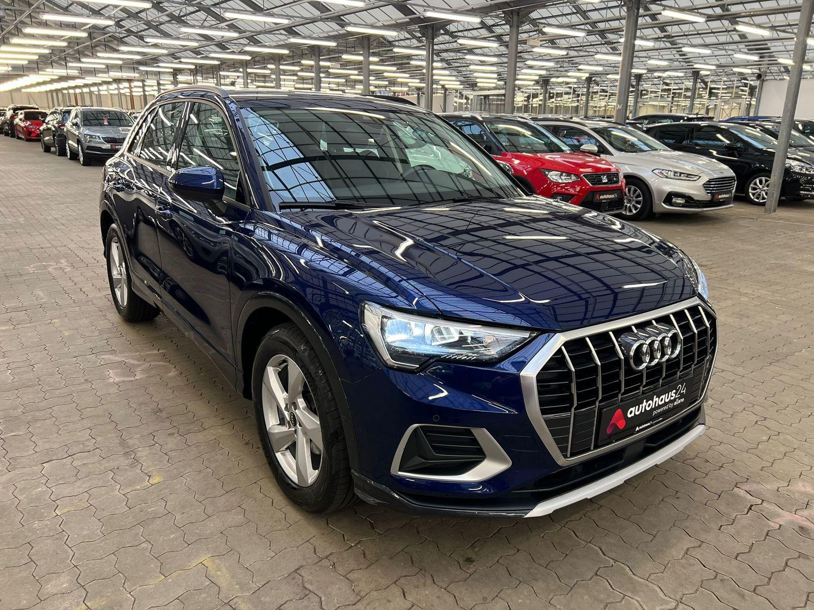 Audi Q3 SUV / Crossover / Geländewagen AUDI Q3 35 TFSI S tronic advanced Sports Utility Vehicle