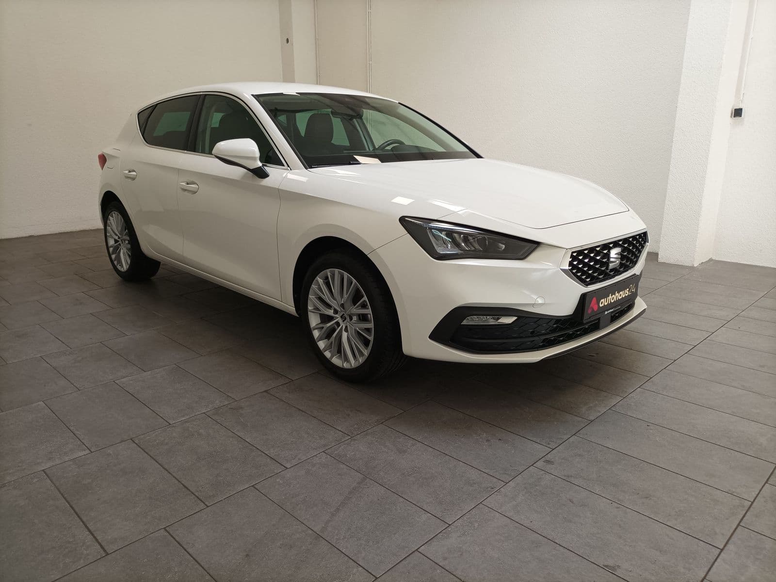 SEAT Leon Limousine SEAT Leon 1.0 TSI 81kW Xcellence Schräghecklimousine #1