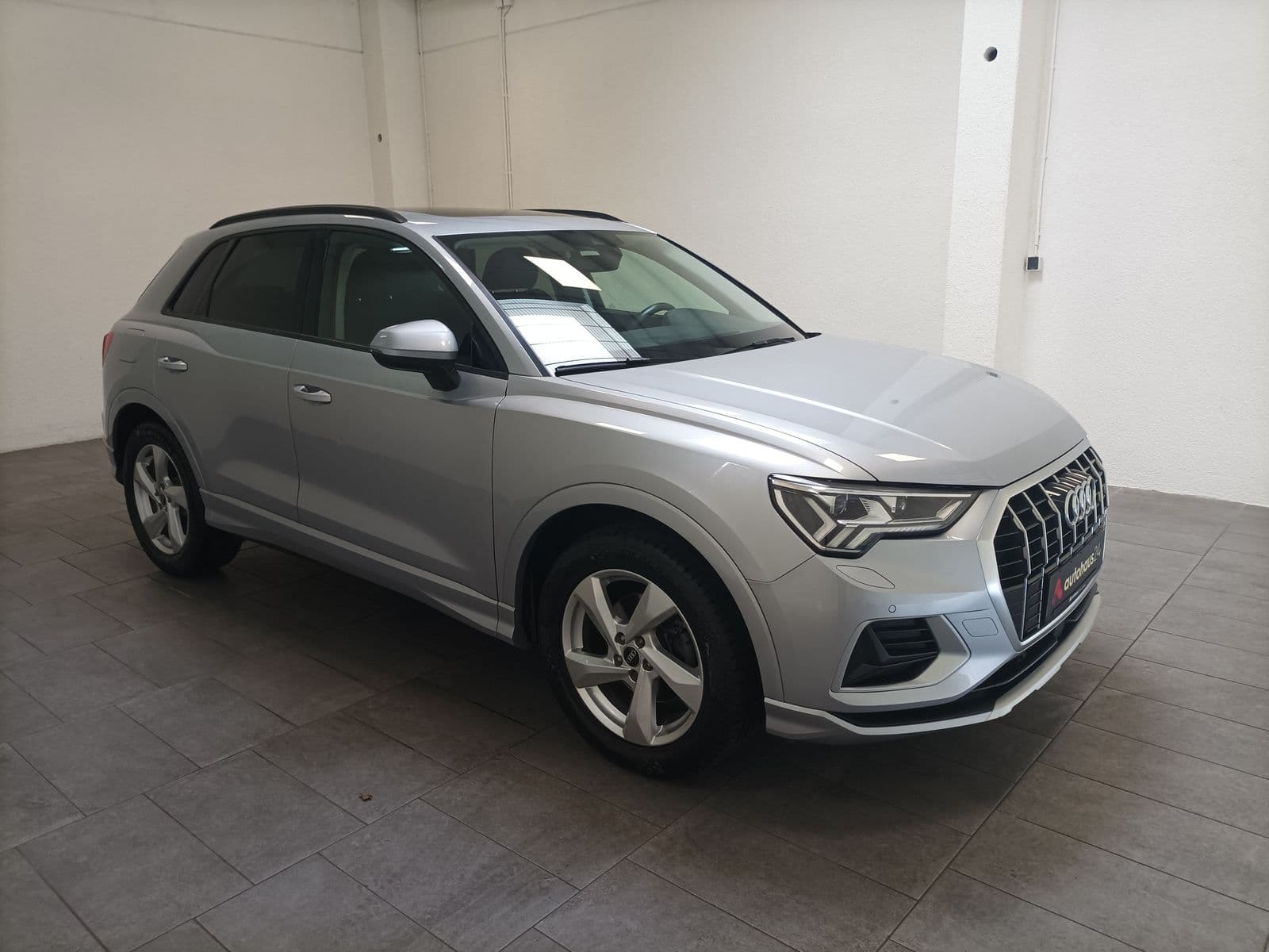 Audi Q3 SUV / Crossover / Geländewagen AUDI Q3 35 TDI S tronic advanced Sports Utility Vehicle #1