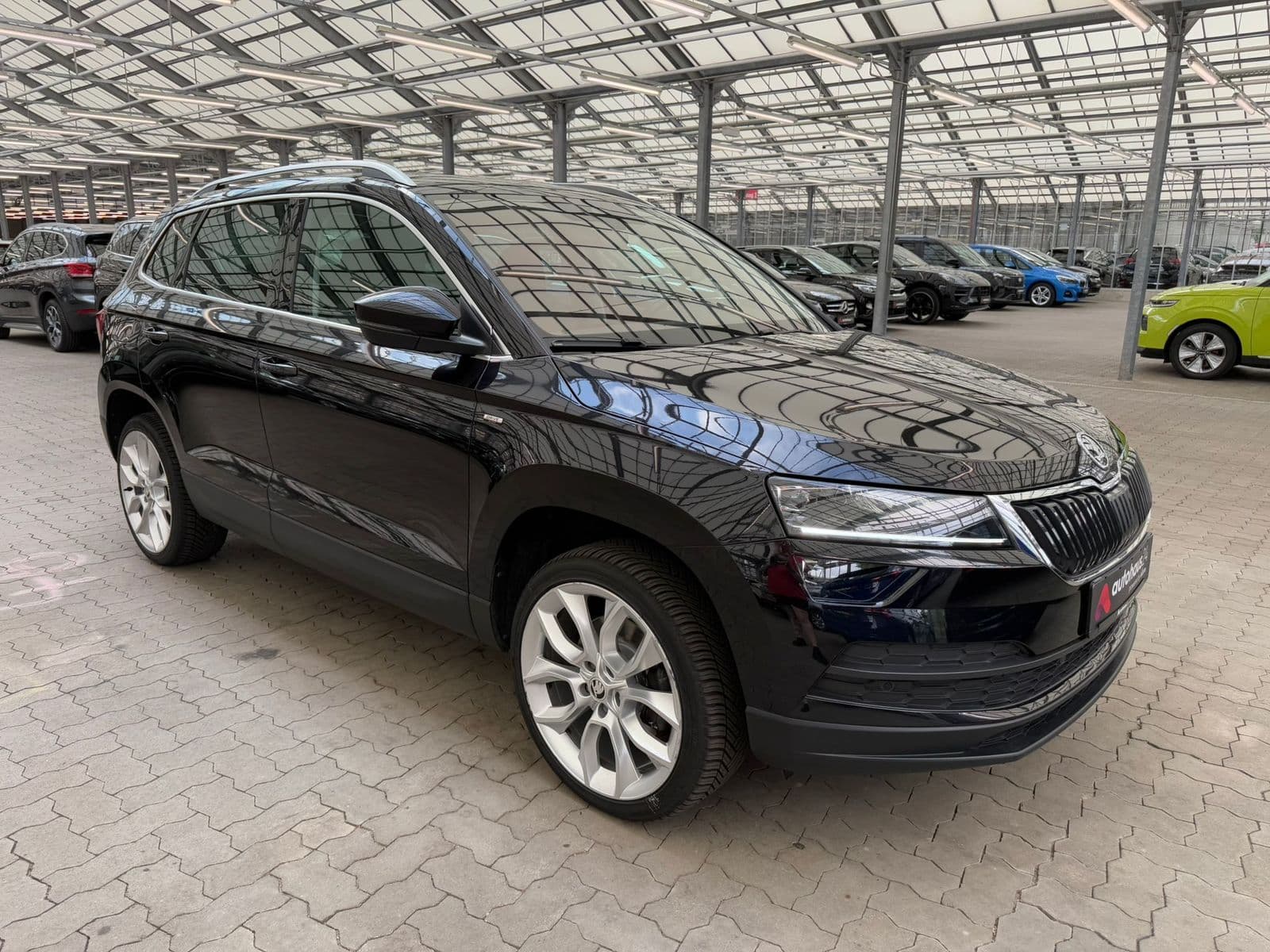 ŠKODA Karoq SUV / Crossover / Geländewagen SKODA Karoq 1.5 TSI ACT DSG DRIVE 125 Sports Utility Vehicle #1